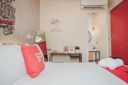 RedDoorz Plus @ Thamrin - 65
