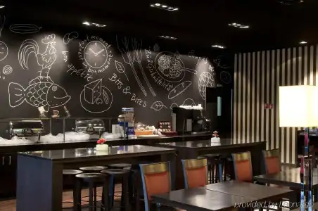 Holiday Inn ZÜRICH - MESSE by IHG - 11