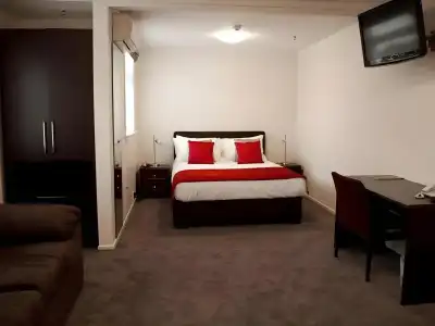 Eden Park Motel - 2