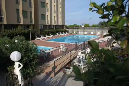 Plaza - 9