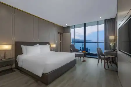 Le Sands Oceanfront Danang - 57