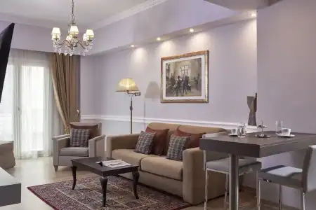 AVA & Suites - 105