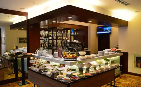 Hilton Garden Inn Hanoi - 10