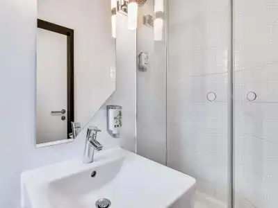 Crowne Plaza Shanghai by IHG - 8