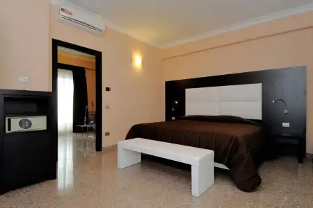E H Suites Rome Airport - 8