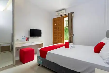 RedDoorz Plus near Cilandak Town Square 2 - 14