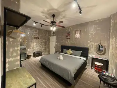 Lucas Inn - 66