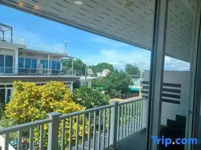 At Koh Larn Resort - 128