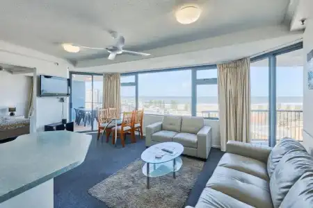 Centrepoint Holiday Apartments - 107