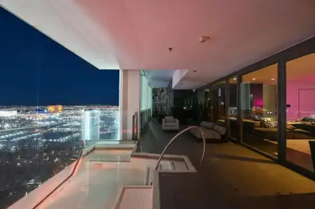 Beautiful Palms Place Suite - 406