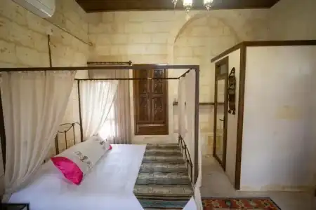 Hayatli Konak - 1