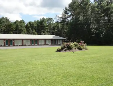 Sara Glen Motel - Saratoga Springs-Glens Falls - 20