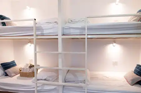 Oon Poshtel - 49