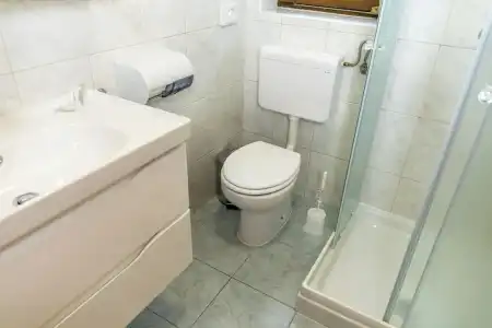 Center - 44
