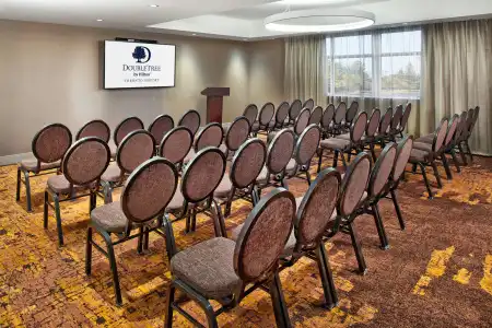 DoubleTree by Hilton Toronto Airport - 24