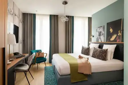 Lyric Paris - 111