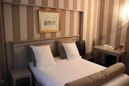 Hôtel Saint Cyr Etoile - 71