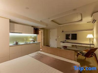 Golden Tree & Apartment - 36
