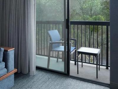 Courtyard Chesapeake Greenbrier - 52