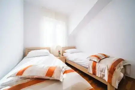 Apartment 3 Beaches With Free Parking - 208