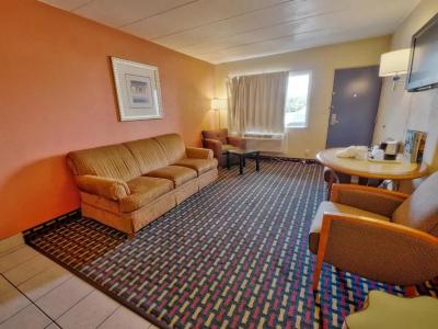 Seashire Inn & Suites - 50