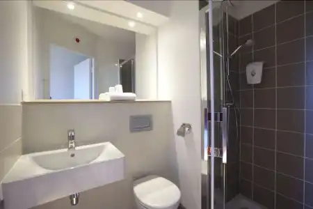 Hôtel Première Classe Caen Nord - Mémorial - 42