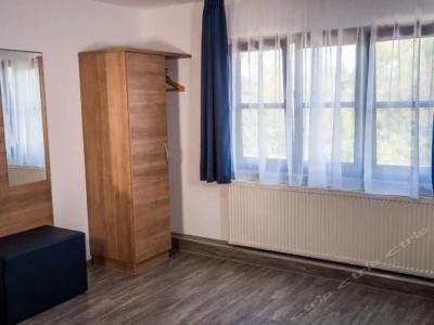 Sunny Straubing - 36