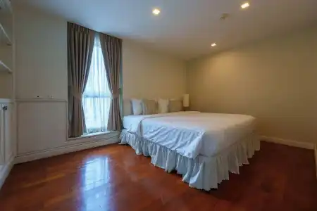 Sabai Sathorn - 100