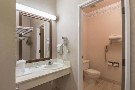 Hampton Inn Fresno Airport - 33