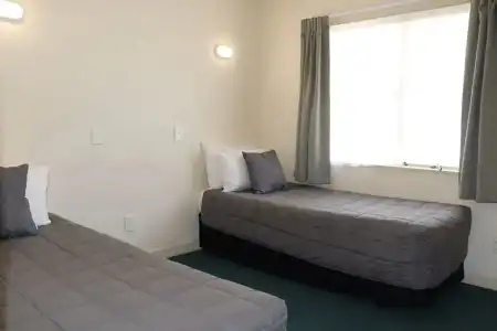 Fountain Court Motel - 35