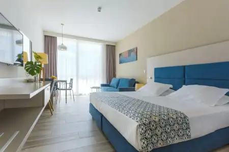 Romana Beach Apartments - 11