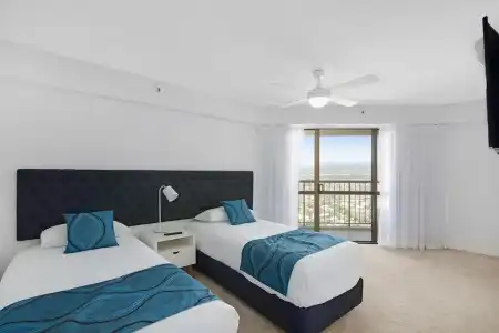 Burleigh Esplanade Beachfront Apartments - 5