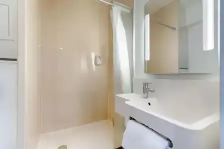 B&B Marseille Centre La Joliette - 42