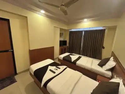 Lucky Goregaon - 35