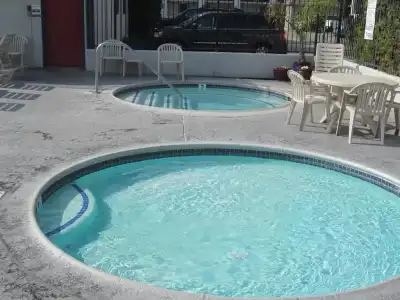 Castle Inn and Suites - 11