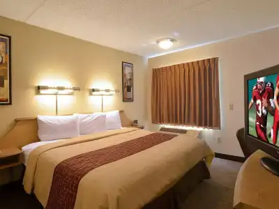 Red Roof Inn Laredo - 2