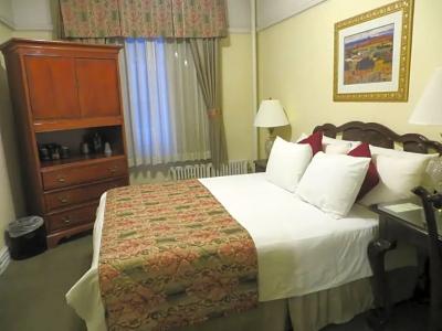 Funky Pool Side Cabana in Dtphx - 40