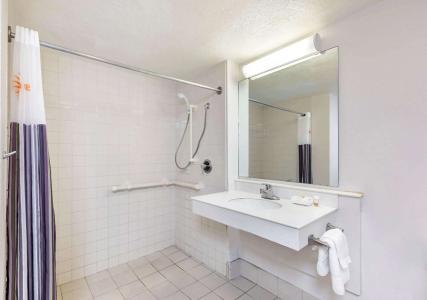 La Quinta Inn by Wyndham El Paso West - 8