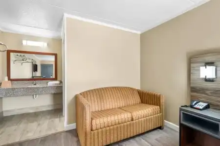 Rodeway Inn Charlotte South - 19