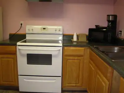 Pinn Road Inn and Suites - 8