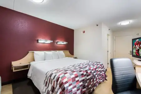 Red Roof Inn Laredo - 55