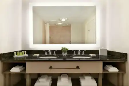 Hilton Ocean City Oceanfront Suites - 1