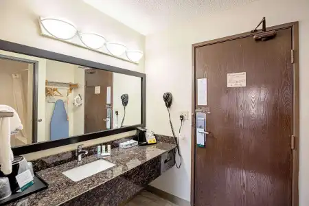 Quality Inn - 8