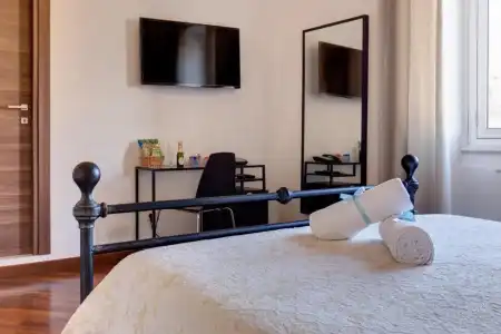 Little Rhome Suites - 37