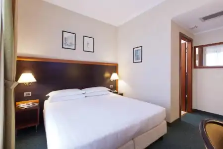 Garner Rome Aurelia by IHG - 40