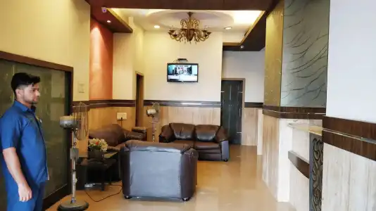 Kamran Residency - Near US Embassy - 14