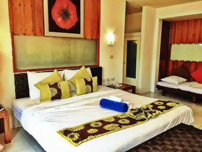 Lawana Escape Beach Resort - 2