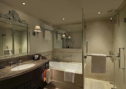 Hilton Mumbai International Airport - 24