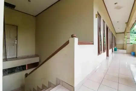 Reddoorz Plus @ Karet Pedurenan 3 - 11