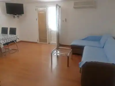 Lyon Apartments - 38